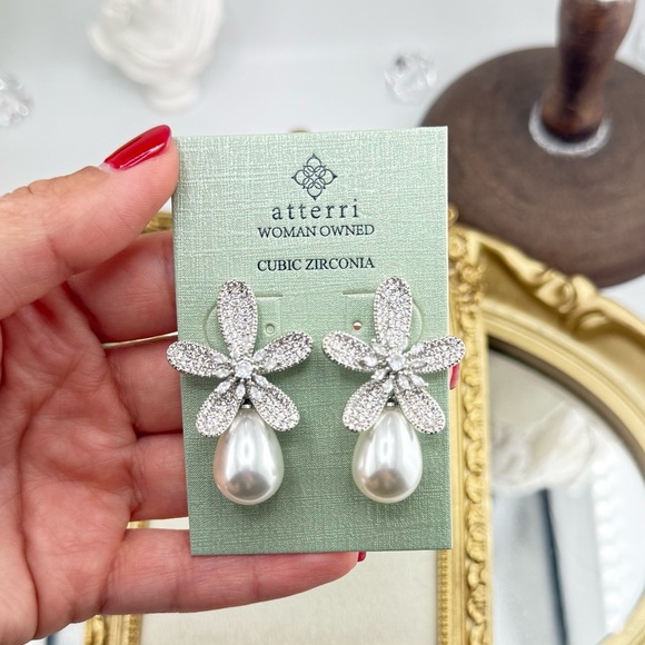 ๐ธ Atterri Flower Pearl Drop Earrings ๐ธ - Picture 7 of 8